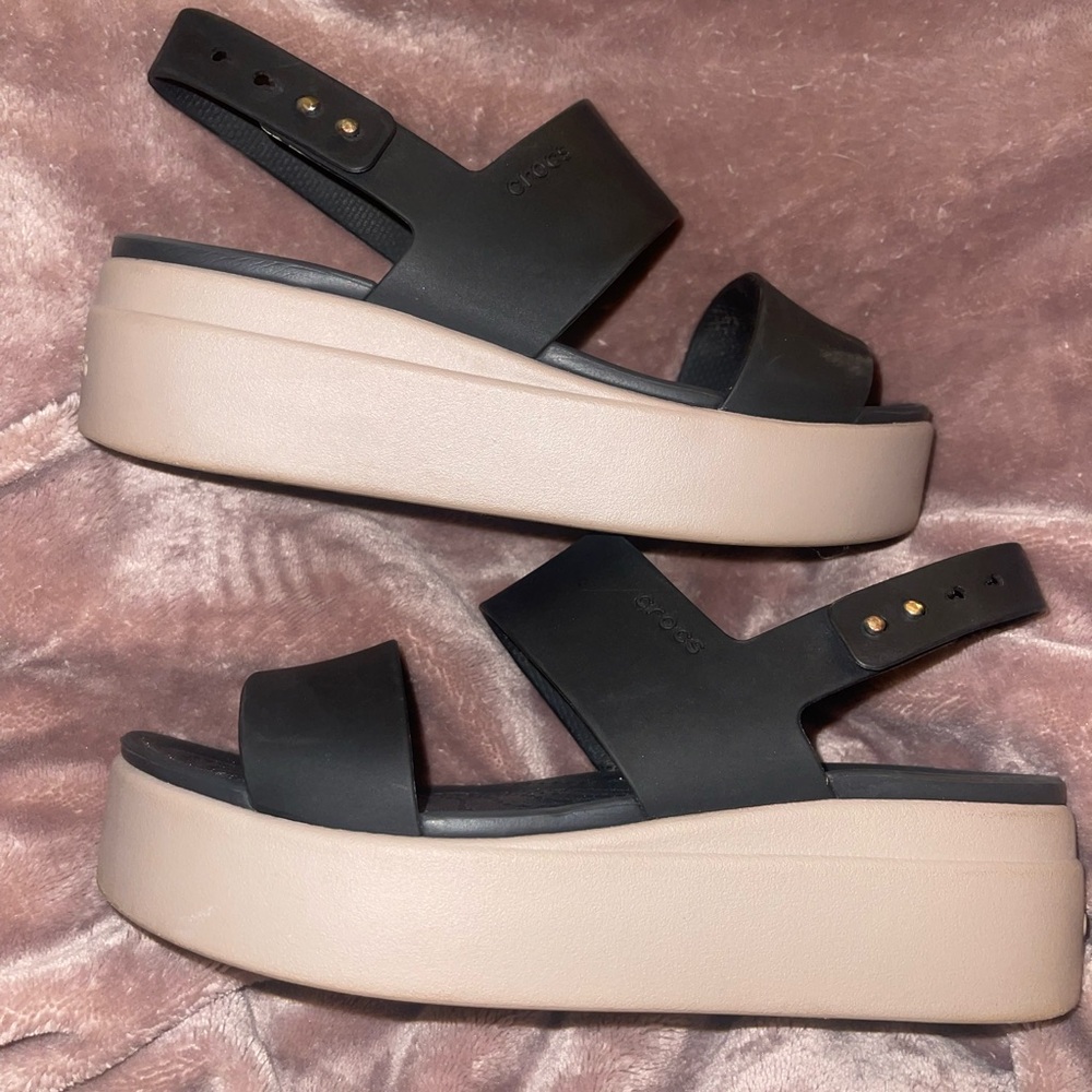 Black and tan croc wedges size 6
